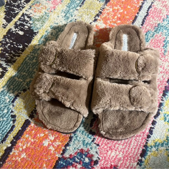 Primark Fuzzy Brown Slippers 9/10 - Picture 2 of 7